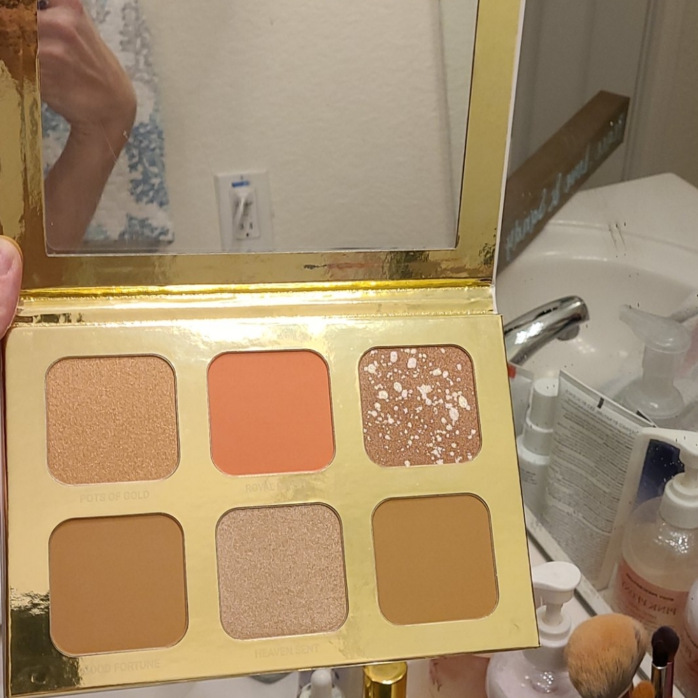 LUCKY GLOW PALLET - Picture 2 of 5
